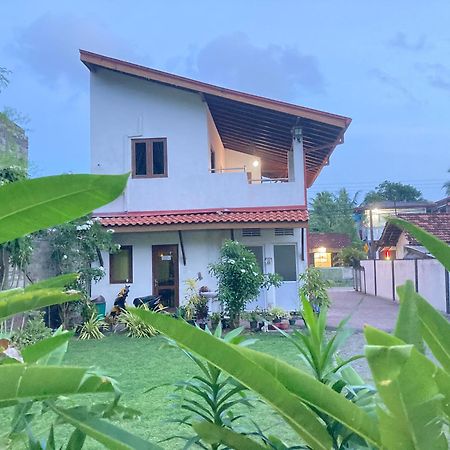Hotel White Horse Mirissa Exterior foto