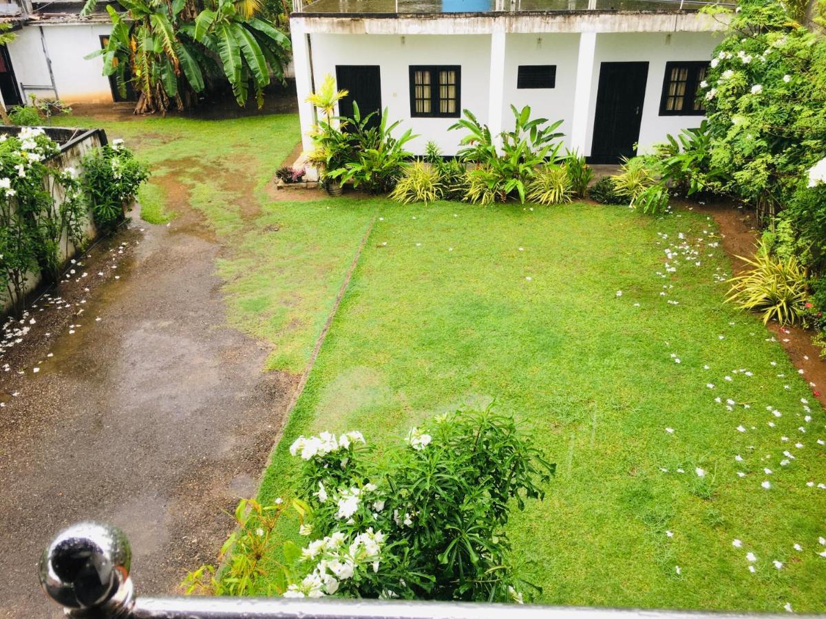 Hotel White Horse Mirissa Exterior foto