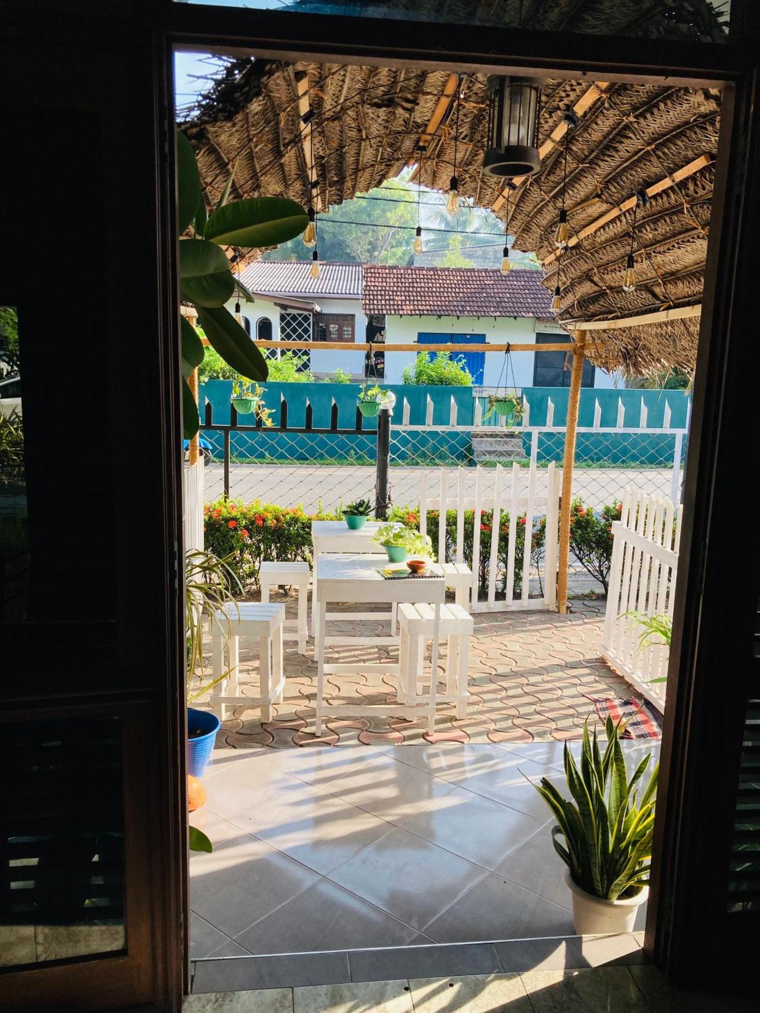 Hotel White Horse Mirissa Exterior foto