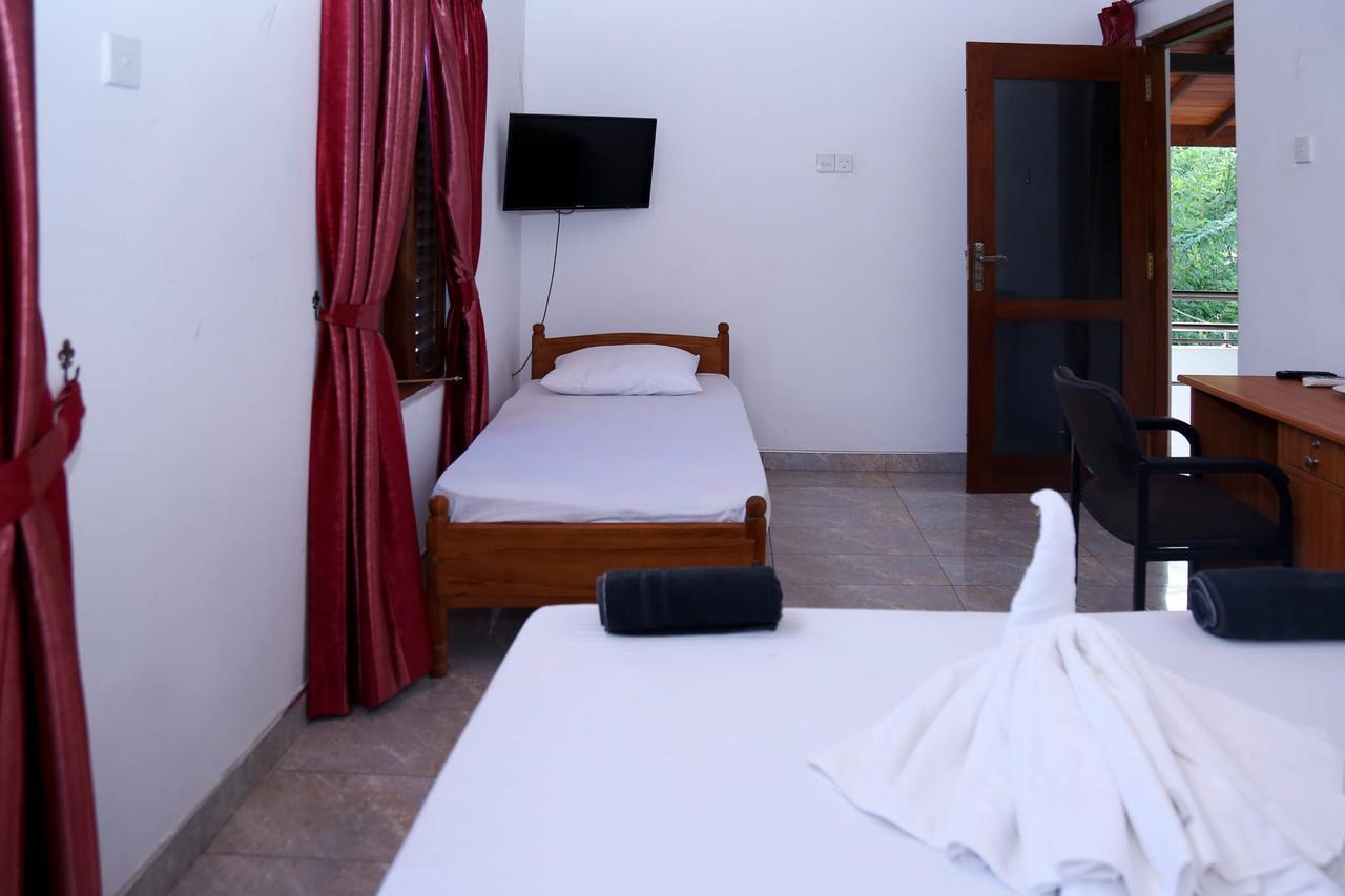 Hotel White Horse Mirissa Exterior foto