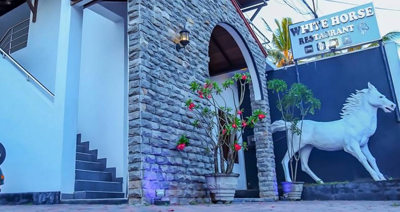 Hotel White Horse Mirissa Exterior foto